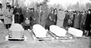 Service at graveside for the Wiggins family at the Putnam Cemetery